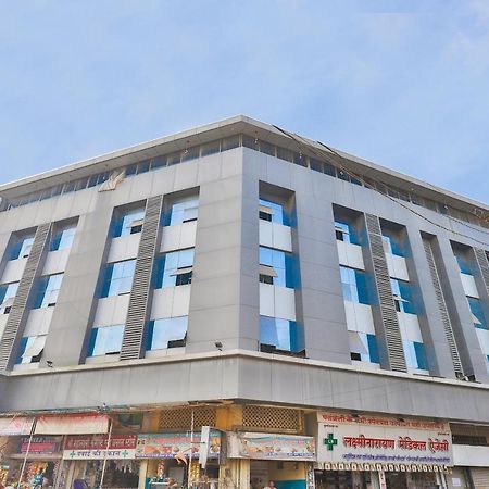 Oyo 19637 Hotel Mansi Sherotene Vapi Eksteriør billede