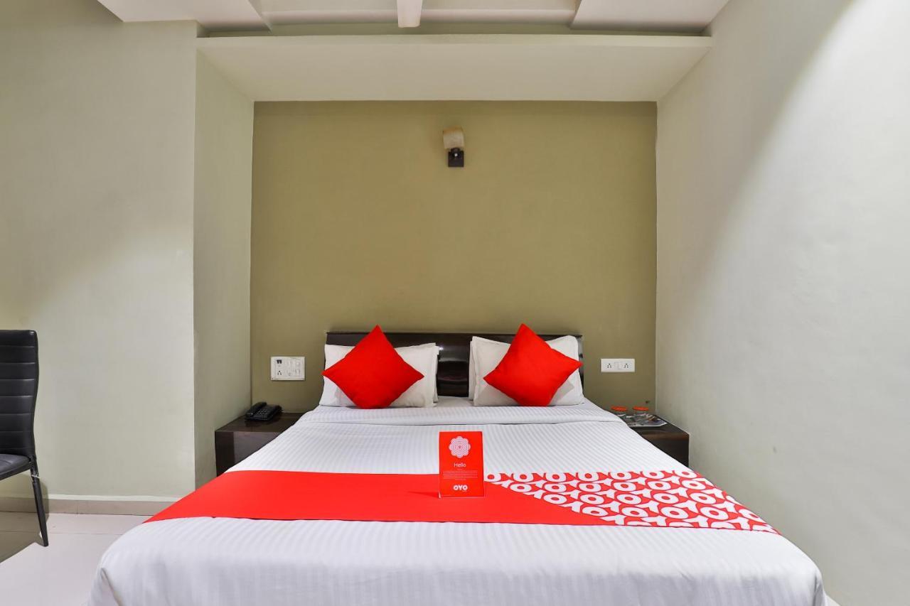 Oyo 19637 Hotel Mansi Sherotene Vapi Eksteriør billede