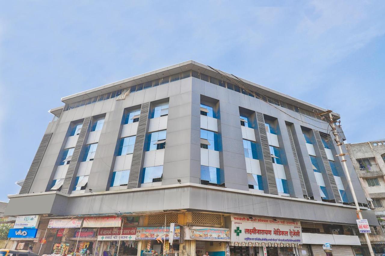 Oyo 19637 Hotel Mansi Sherotene Vapi Eksteriør billede