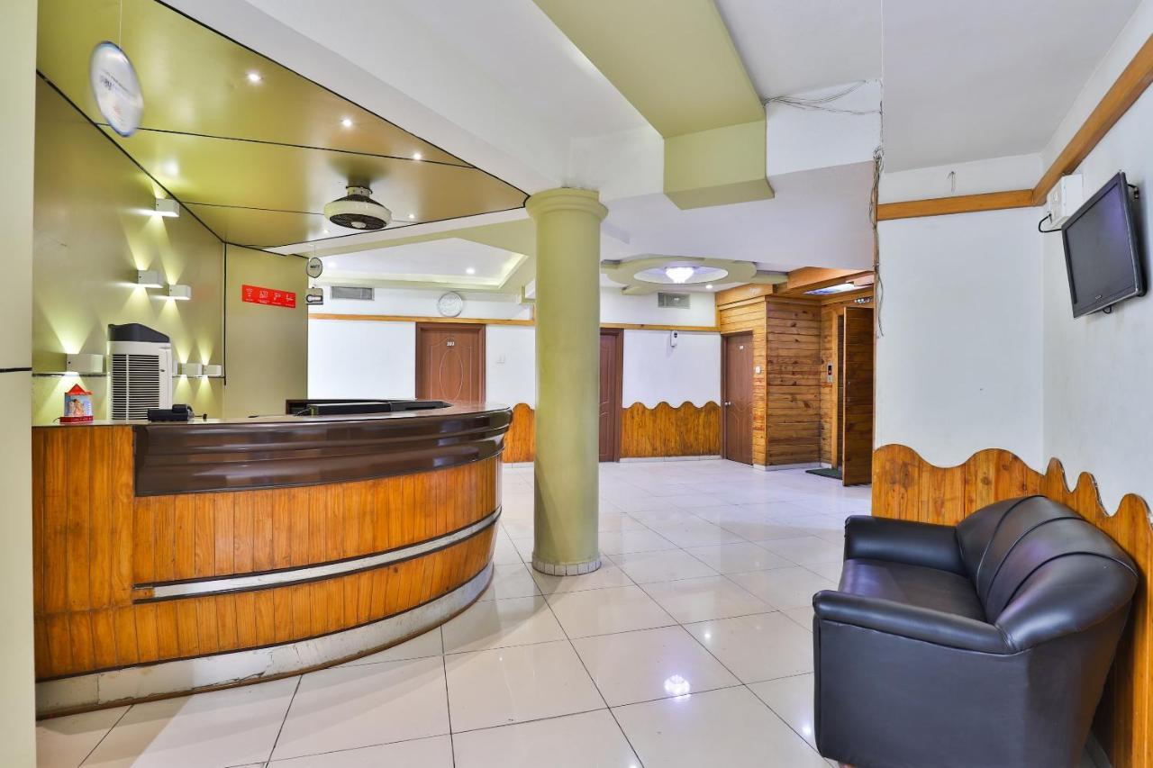 Oyo 19637 Hotel Mansi Sherotene Vapi Eksteriør billede