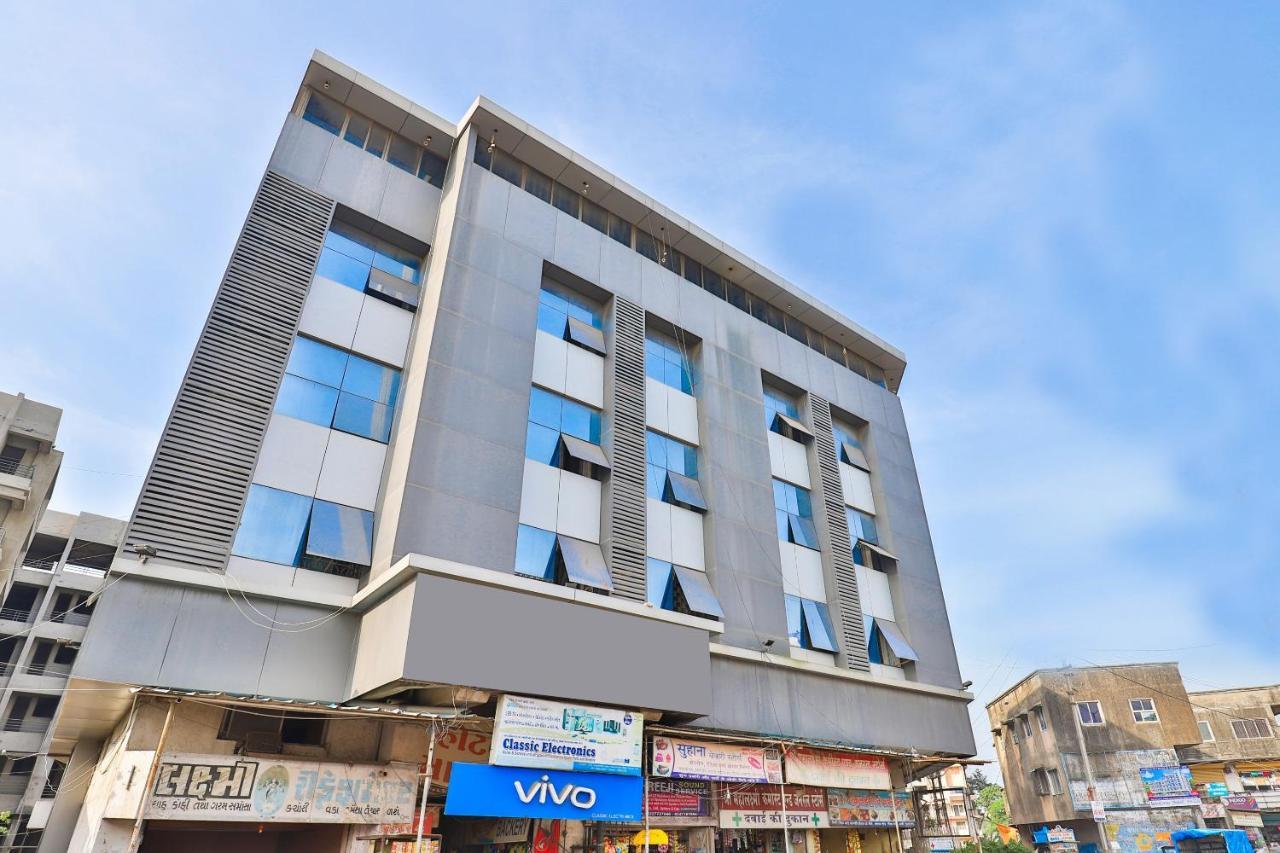 Oyo 19637 Hotel Mansi Sherotene Vapi Eksteriør billede