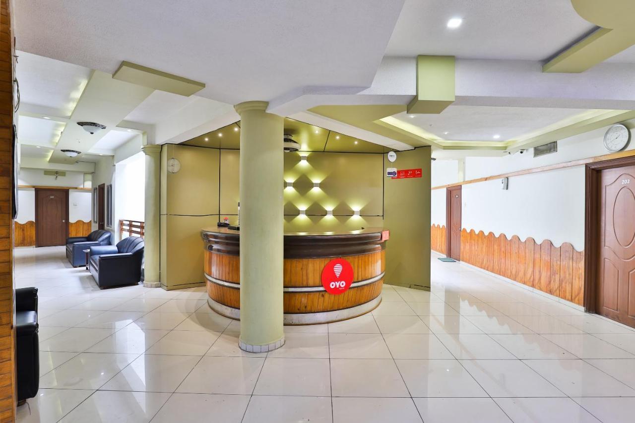 Oyo 19637 Hotel Mansi Sherotene Vapi Eksteriør billede